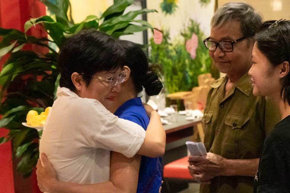 MC Thảo Vân khóc như mưa khi bố mẹ Công Lý đến thăm sau khi ly hôn-3