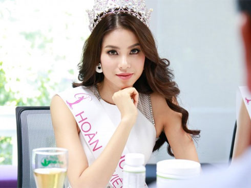 Không riêng gì Phạm Hương, những sao Việt này cũng bao lần quê độ vì mắc lỗi cơ bản khi sử dụng tiếng Anh-9