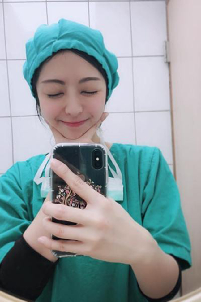 Nữ y tá không cần tiêm thuốc tê cũng khiến bệnh nhân chết mê vì quá xinh đẹp-1