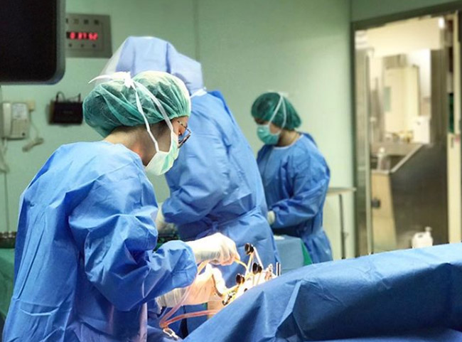 Nữ y tá không cần tiêm thuốc tê cũng khiến bệnh nhân chết mê vì quá xinh đẹp-4