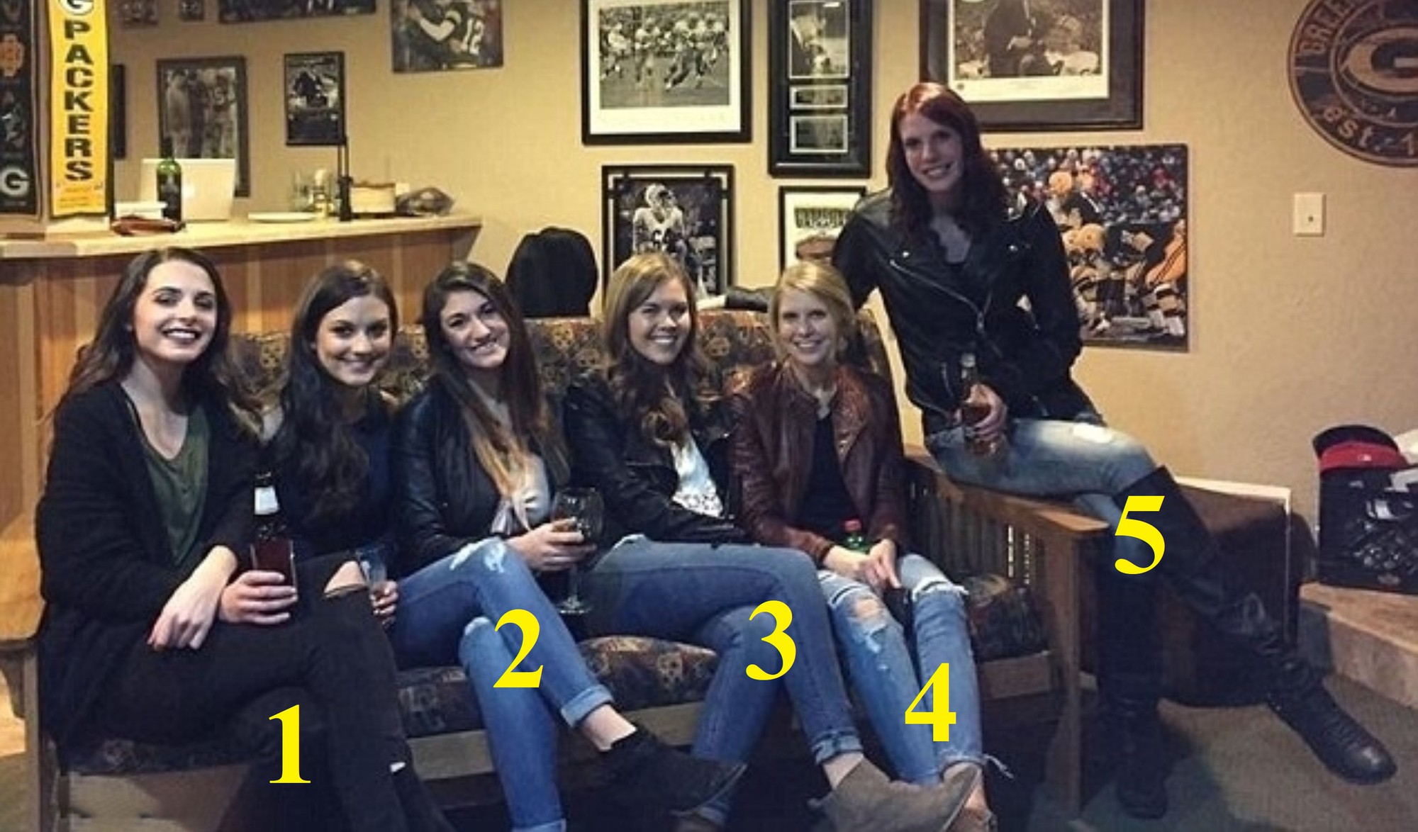 Hết hồn với bức ảnh đôi chân phụ nữ sừng sững giữa tàu, 90% dân mạng nhìn nhầm vì quá lú-7