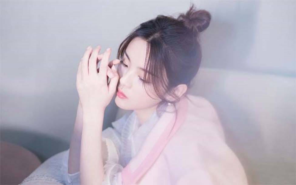 Cô thôn nữ 21 tuổi được phong đẹp nhất Trung Quốc bị ném đá vì nghi mặt nhân tạo-11