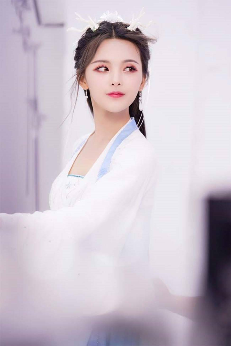 Cô thôn nữ 21 tuổi được phong đẹp nhất Trung Quốc bị ném đá vì nghi mặt nhân tạo-12