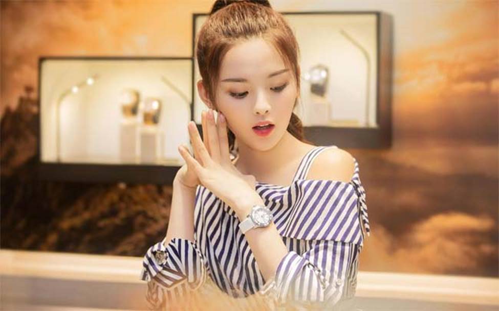 Cô thôn nữ 21 tuổi được phong đẹp nhất Trung Quốc bị ném đá vì nghi mặt nhân tạo-14