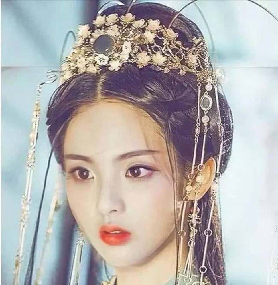 Cô thôn nữ 21 tuổi được phong đẹp nhất Trung Quốc bị ném đá vì nghi mặt nhân tạo-16