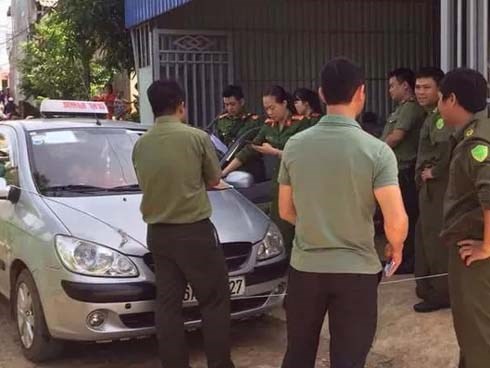 Kẻ chém rồi đổ xăng thiêu cả nhà