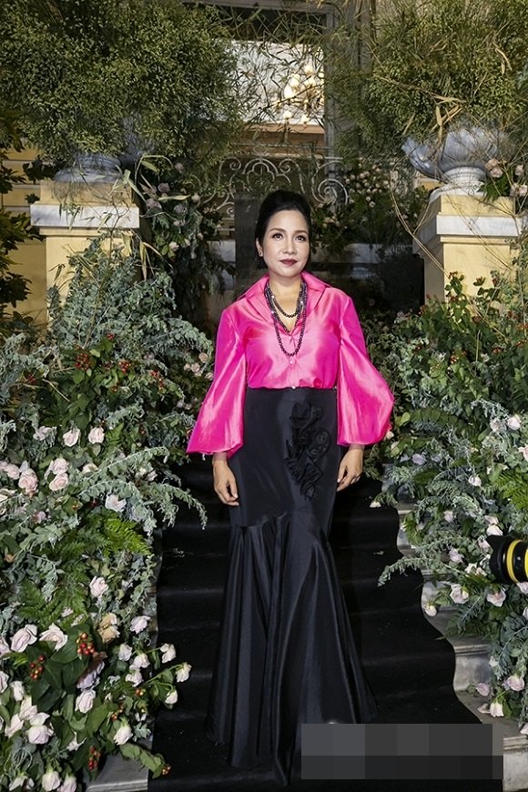 SAO MẶC XẤU: Hiền Hồ quên quần như Nam Em - Mỹ Linh tự dìm bằng bộ cánh vừa sến vừa lượt thượt-1