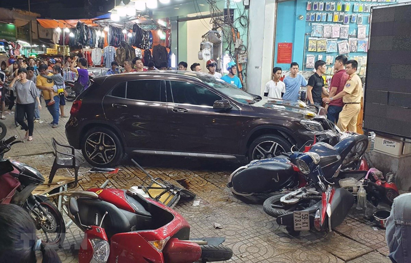 Bất ngờ nguồn gốc xe Mercedes nữ tài xế lái tông người nằm la liệt ở Sài Gòn-1