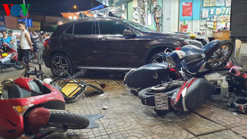 Bất ngờ nguồn gốc xe Mercedes nữ tài xế lái tông người nằm la liệt ở Sài Gòn-8
