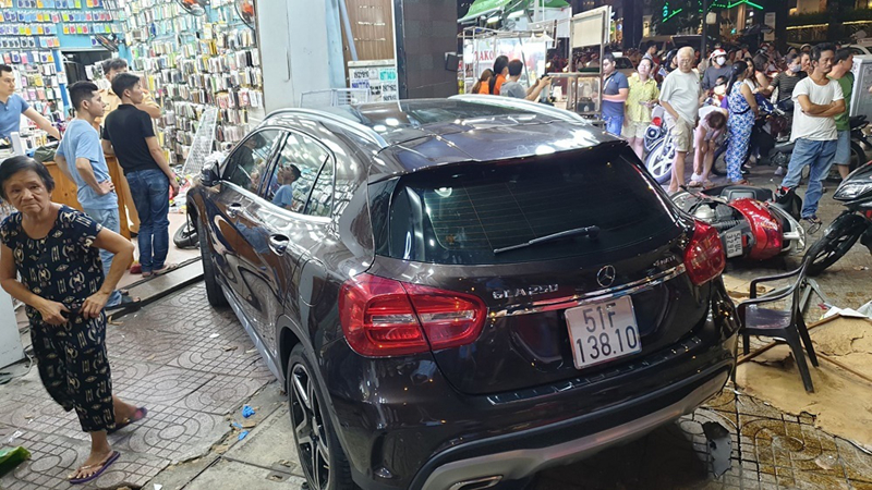 Bất ngờ nguồn gốc xe Mercedes nữ tài xế lái tông người nằm la liệt ở Sài Gòn-10