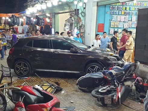 Bất ngờ nguồn gốc xe Mercedes nữ tài xế lái tông người nằm la liệt ở Sài Gòn