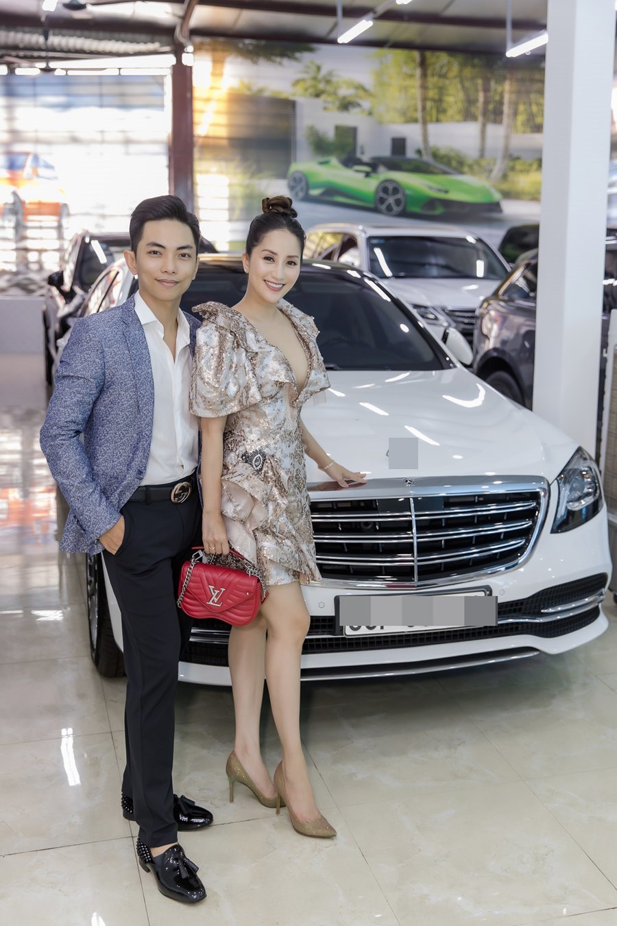 Khánh Thi khoe vòng 1 gợi cảm bên chồng trẻ Phan Hiển-3