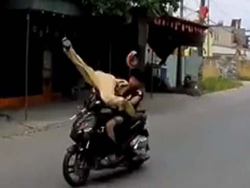 Bỏ lại sổ khám bệnh, cụ ông 74 tuổi nhảy cầu tự tử-4