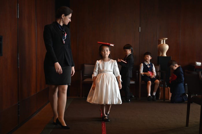 Chi tiền cho con học làm quý tộc, phụ huynh Trung Quốc bị ném đá dữ dội: Quý tộc đến từ cốt cách chứ không phải học tập!-3