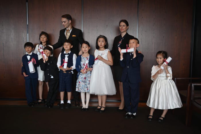 Chi tiền cho con học làm quý tộc, phụ huynh Trung Quốc bị ném đá dữ dội: Quý tộc đến từ cốt cách chứ không phải học tập!-7