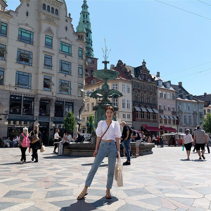 Cao điểm mùa du lịch, các quý cô Châu Á lên đồ vừa xịn lại xinh xẻo thế này thì tội gì mà không bắt chước-4