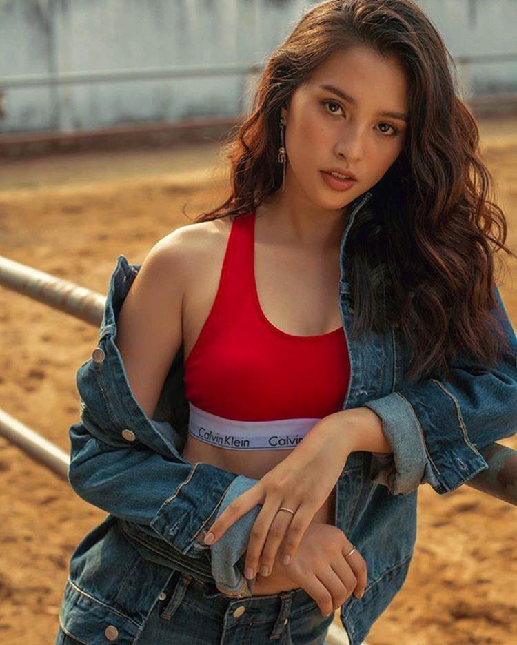 Hoa hậu Tiểu Vy ngày càng gợi cảm, táo bạo ở tuổi 19-10