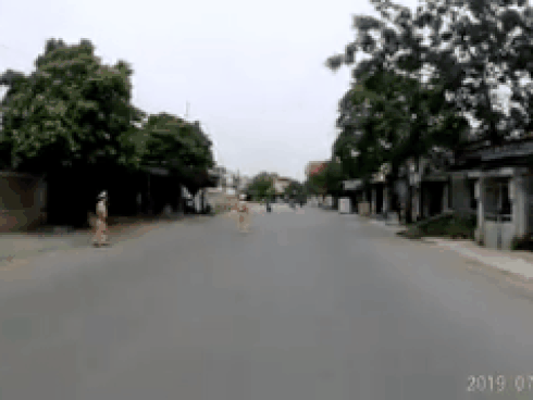 Nam thanh niên phóng xe bạt mạng, đâm trực diện chiến sĩ CSGT đang làm nhiệm vụ