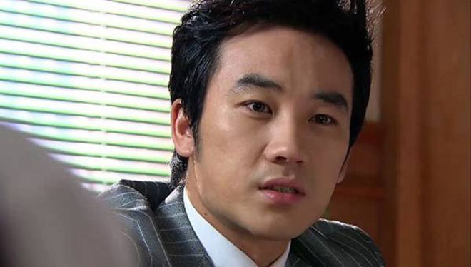 Ngoại tình với cấp dưới của chồng, tôi chết lặng khi biết được sự thật phũ phàng sau những tin nhắn giữa hai người họ-1