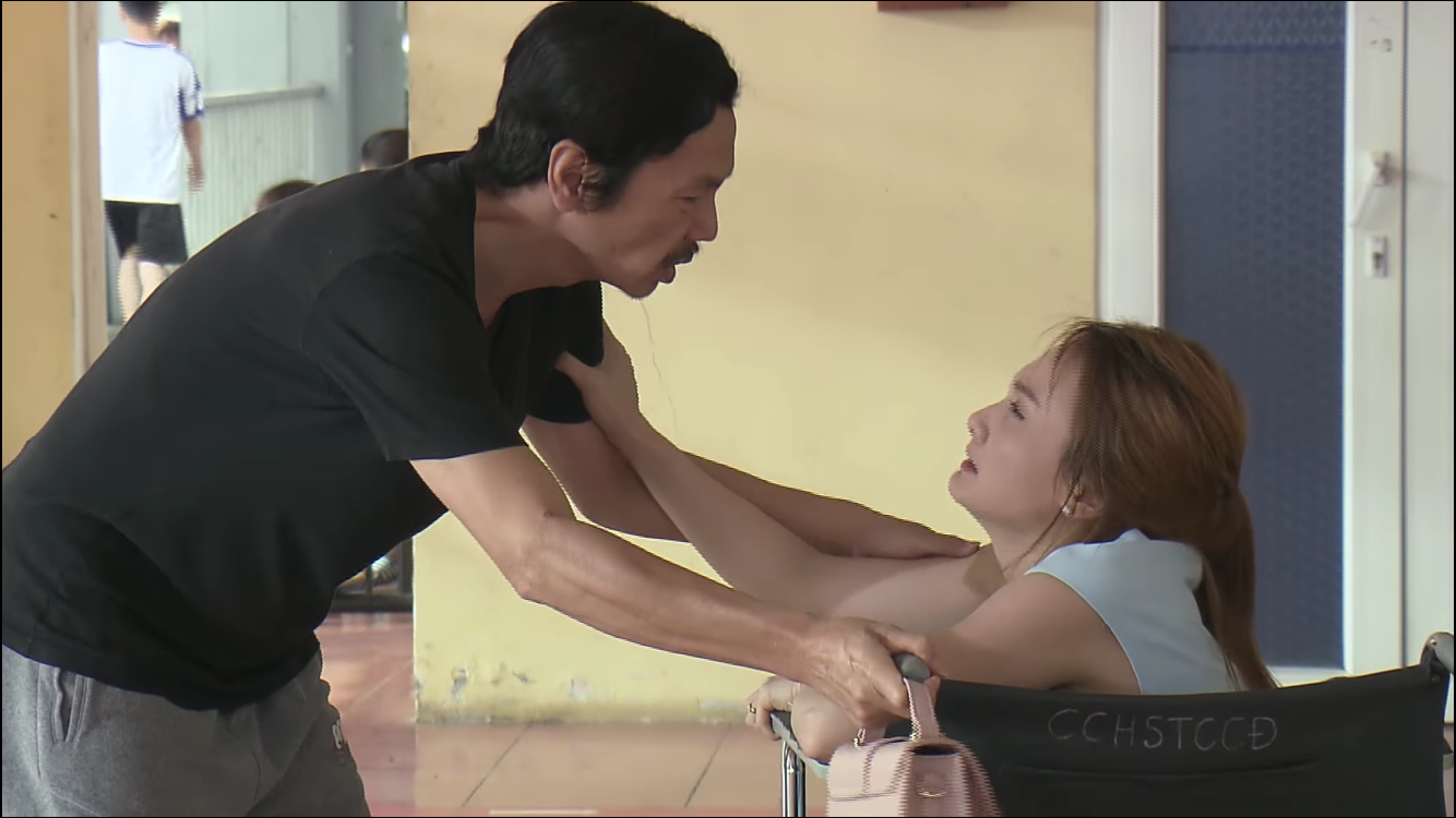 Về nhà đi con tập 62: Thư sinh non mổ cấp cứu không có chồng ở cạnh vì Vũ còn bận đi hú hí với tiểu tam-2