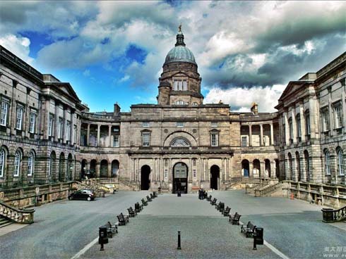 Thanh niên chơi lớn: Nhận bằng tốt nghiệp với màn catwalk thần thái ngút ngàn đến siêu mẫu cũng phải chào thua-2