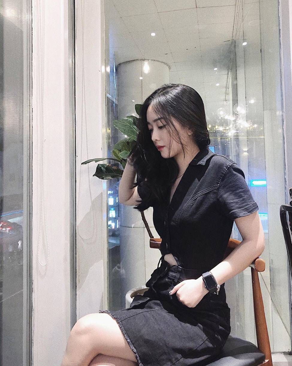 4 cô gái nóng bỏng được bạn trai cầu thủ công khai hẹn hò đầy bất ngờ-4