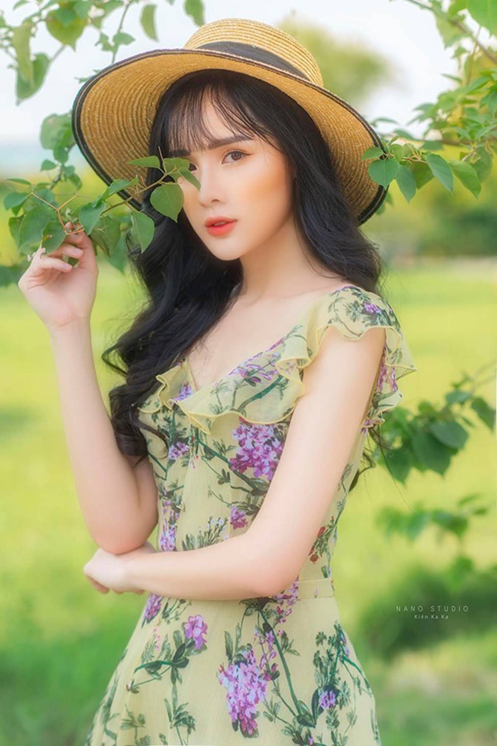 4 cô gái nóng bỏng được bạn trai cầu thủ công khai hẹn hò đầy bất ngờ-15