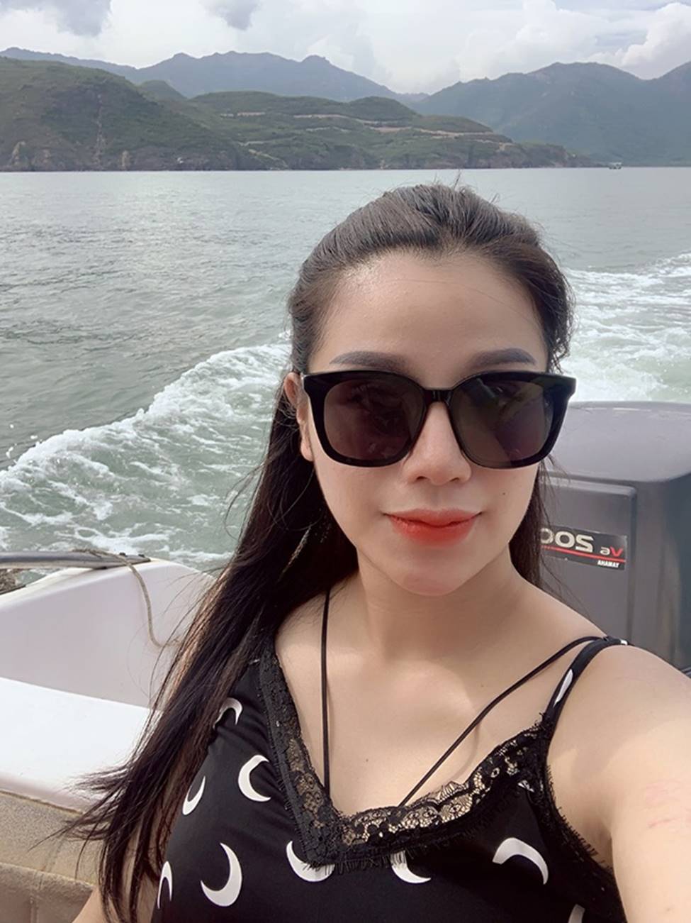 4 cô gái nóng bỏng được bạn trai cầu thủ công khai hẹn hò đầy bất ngờ-17