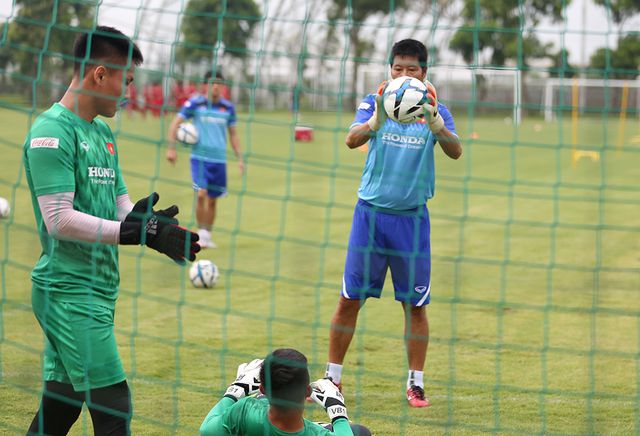 Tiền vệ Việt kiều Martin Lo quyết ghi điểm với HLV Park Hang Seo-8