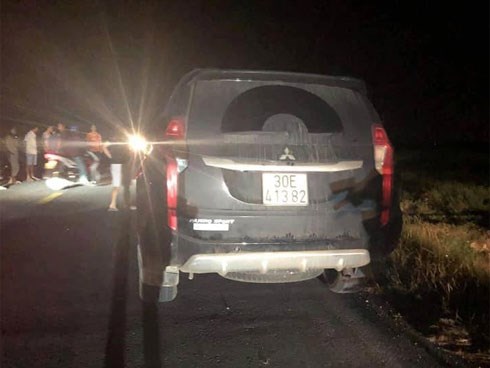 Ô tô cán xe đạp điện cùng chiều ở Hà Tĩnh, 2 nữ sinh và bé 4 tuổi tử nạn