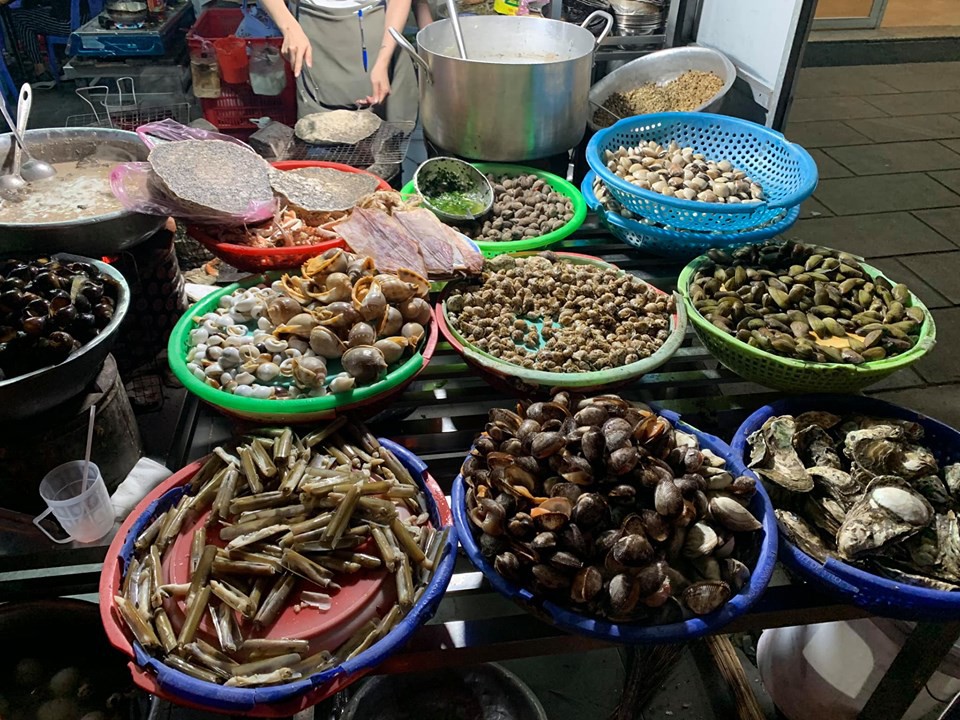 Quán ốc nổi tiếng nhất nhì Đà Lạt bị tố không vệ sinh, làm khách đau bụng, đĩa rau có sinh vật lạ còn gây sốc hơn-3