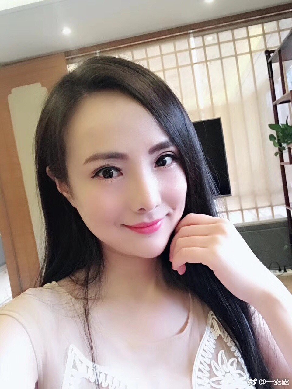 Không thể tin nổi Nữ hoàng khoe thân Can Lộ Lộ ngày nào giờ đây lột xác hoàn toàn, e ấp như thiếu nữ 18 thế này-12
