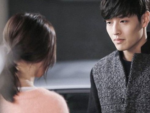 Chồng cũ tái hôn nhưng đêm đêm vẫn vén rèm sang giường tôi