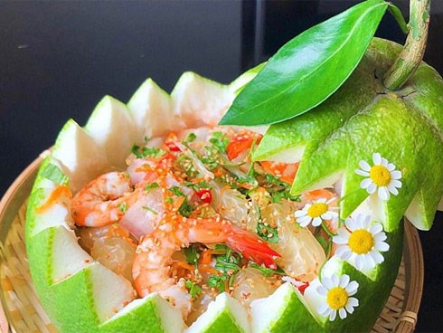 Gỏi bưởi tôm thịt chua ngọt, giòn giòn thanh mát, tuyệt ngon cho ngày hè