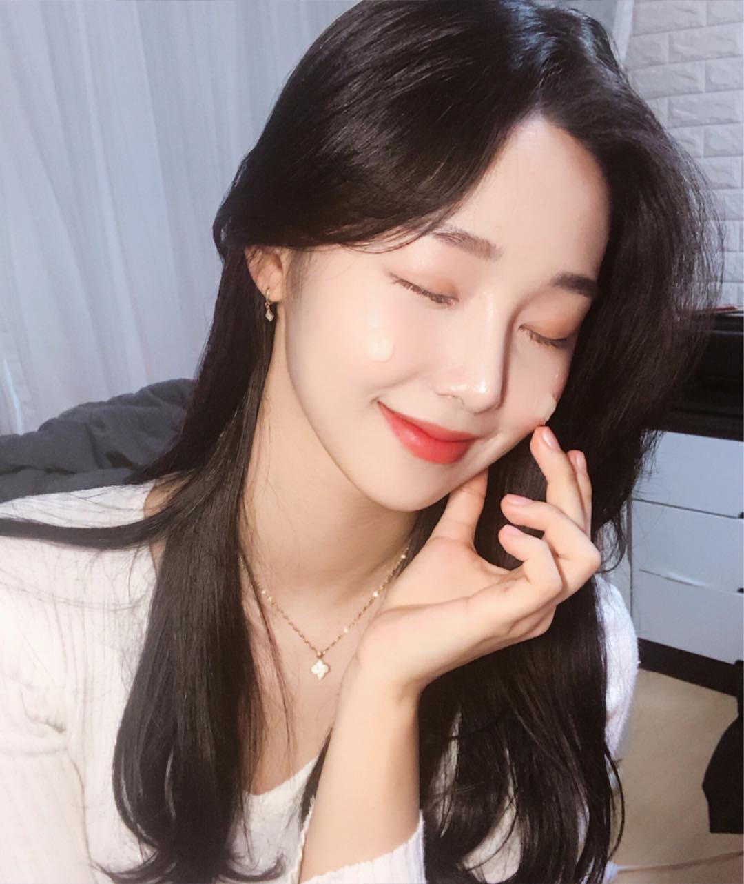 Bác sĩ da liễu chắc chắn chống lão hóa đỉnh hơn chúng ta, và đây là 6 bí kíp gìn giữ thanh xuân của họ-3