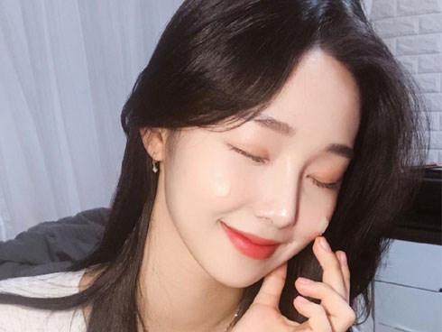 Bác sĩ da liễu chắc chắn chống lão hóa đỉnh hơn chúng ta, và đây là 6 bí kíp gìn giữ thanh xuân của họ