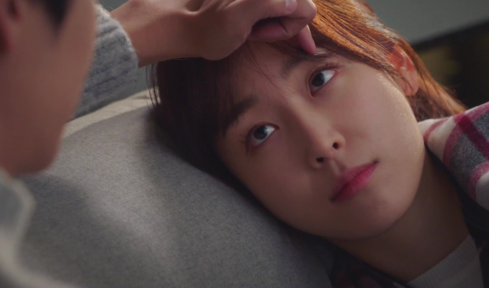 Mang xe đi rửa hộ chồng, vợ trẻ phát hiện vật lạ nhưng sự thật phía sau mới đáng ghê tởm-1