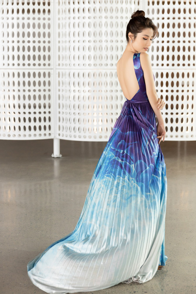 Diễm My 9x diện đầm xẻ sâu, khoe lưng trần gợi cảm-5