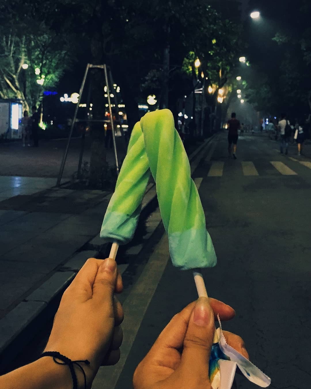 Cửa hàng kem nổi tiếng Hà Nội bị tố: Tự ý thu của khách 1k và đổi cho bao khăn giấy ướt?-3