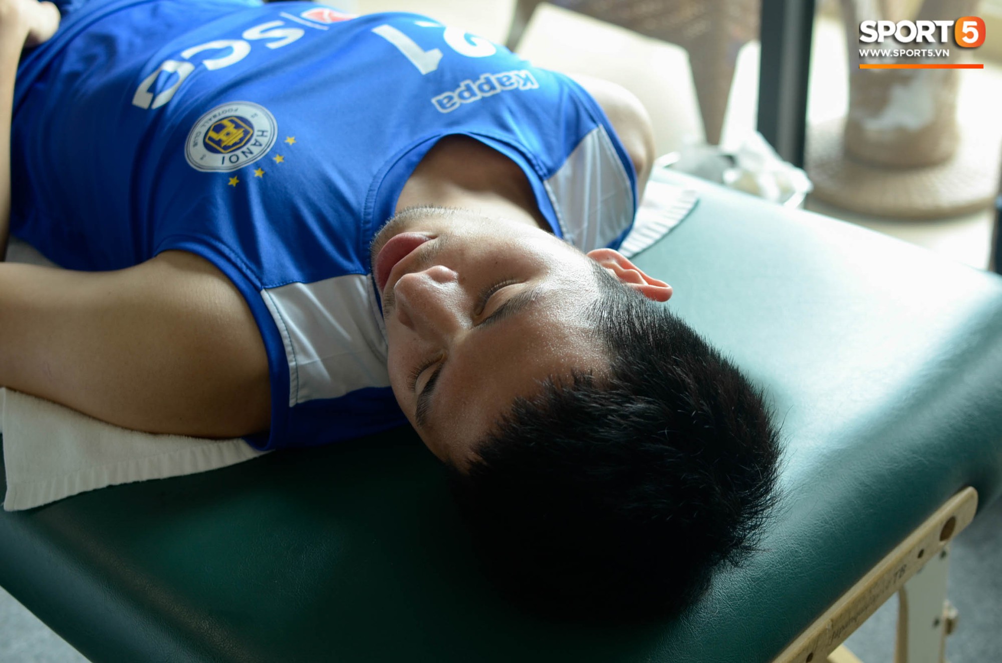 Đình Trọng kiên trì tập hồi phục, hy vọng mong manh kịp bình phục dự SEA Games 30-3