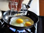 Món trứng ốp la đắt nhất thế giới, giá 2.000 USD-1