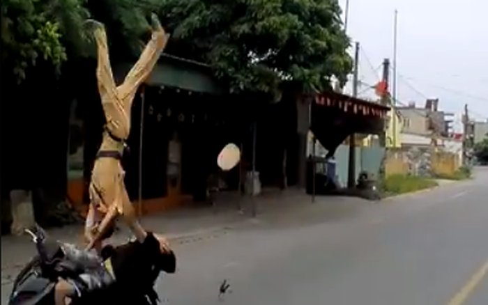 Bố thiếu niên lái xe máy tông CSGT ở Hải Phòng: Xem video tôi cứ nghĩ con trai đã chết rồi-1