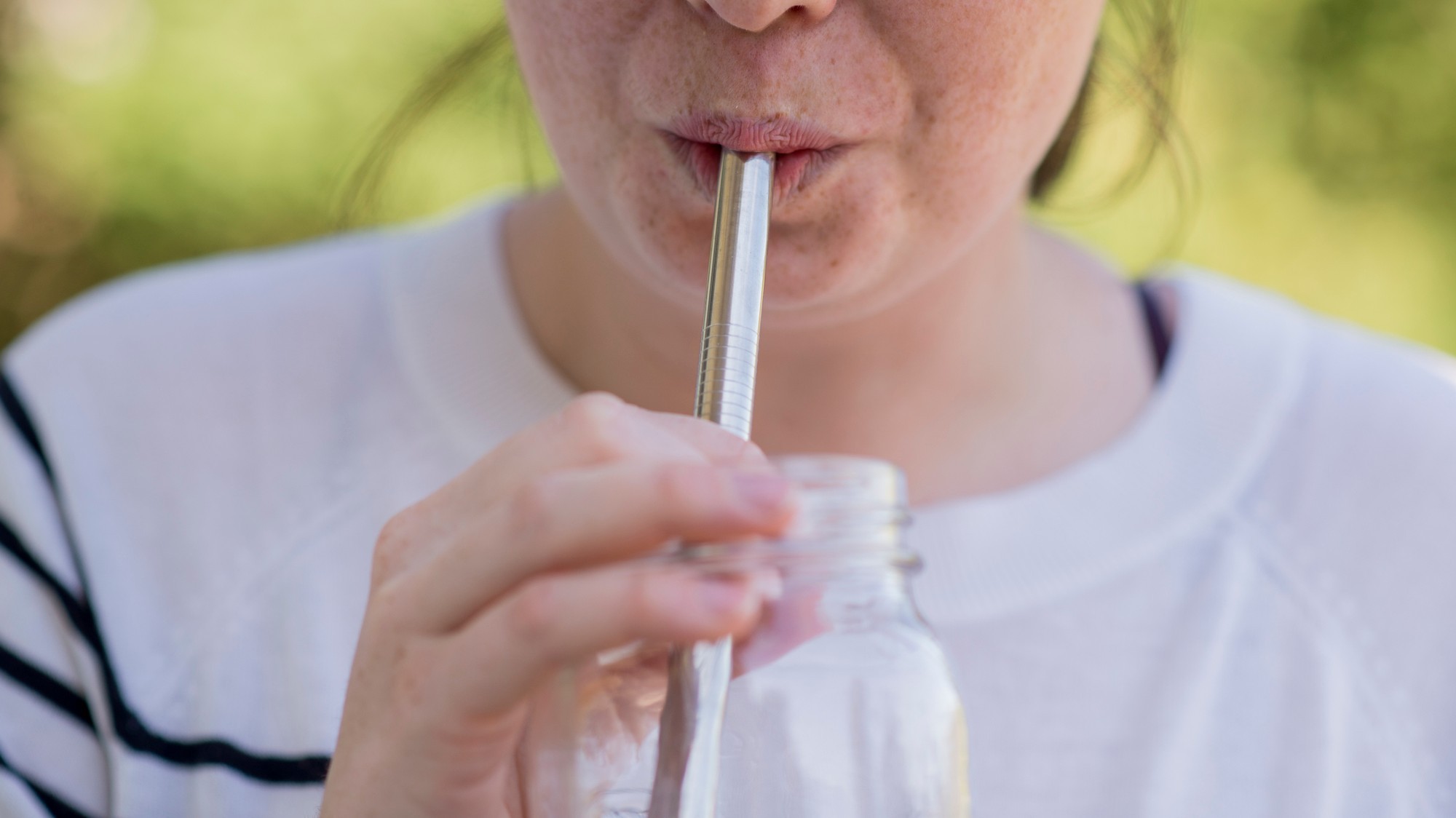 Tai nạn hy hữu không ngờ: Người phụ nữ 60 tuổi tử vong chỉ vì một chiếc ống hút ai cũng dùng hàng ngày-1