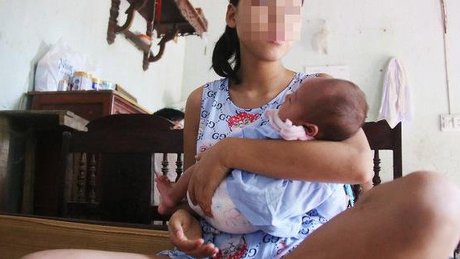 Mẹ vừa mất, cha ruột cưỡng hiếp con gái 14 tuổi đến sinh con có thể đối mặt với mức án nào?-1