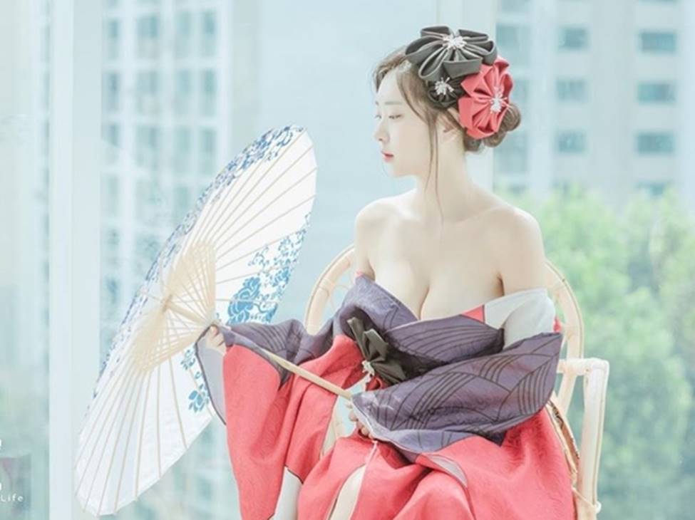 2 mẫu Hàn Quốc đời thường gái ngoan, lên hình khác biệt 180 độ-10