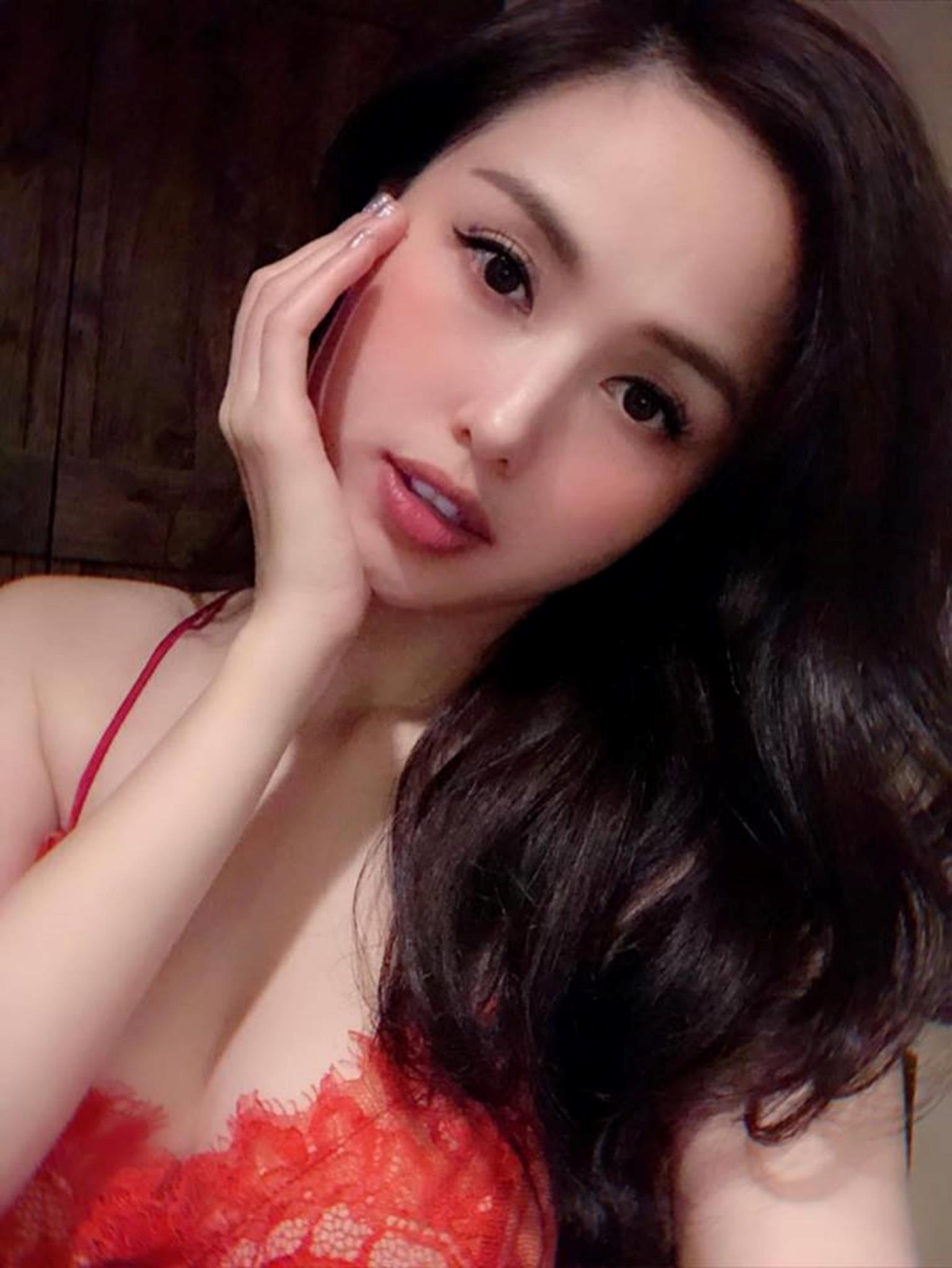 Cựu hot girl Tâm Tít mặc bikini gợi cảm dáng chữ S, fan xuýt xoa-5