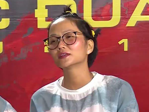 Ngày xưa có tóc cây dừa, giờ đây H'Hen Niê cực 'bá đạo' với kiểu tóc 3 chỏm hài hước