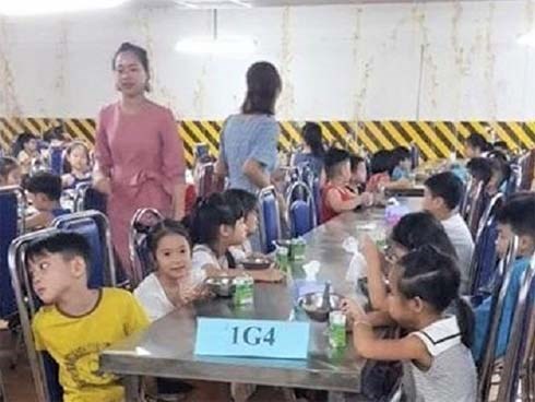 Để học sinh ăn ở hầm gửi xe bí bách khiến phụ huynh bức xúc, hiệu trưởng Newton lên tiếng
