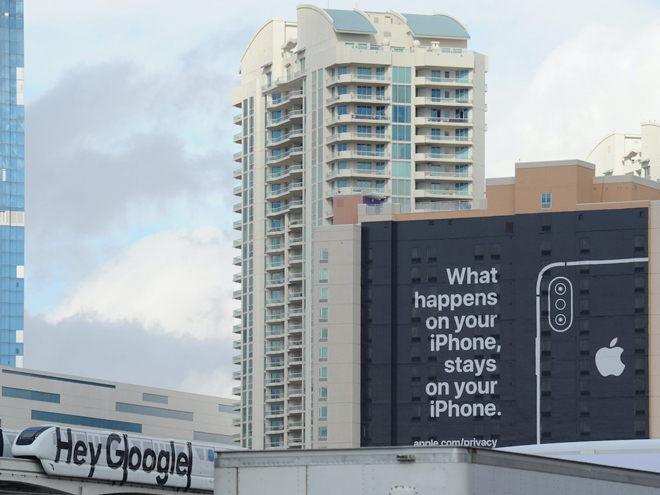 Phì cười với biển quảng cáo iPhone ngay cạnh thành phố thông minh của Google-2