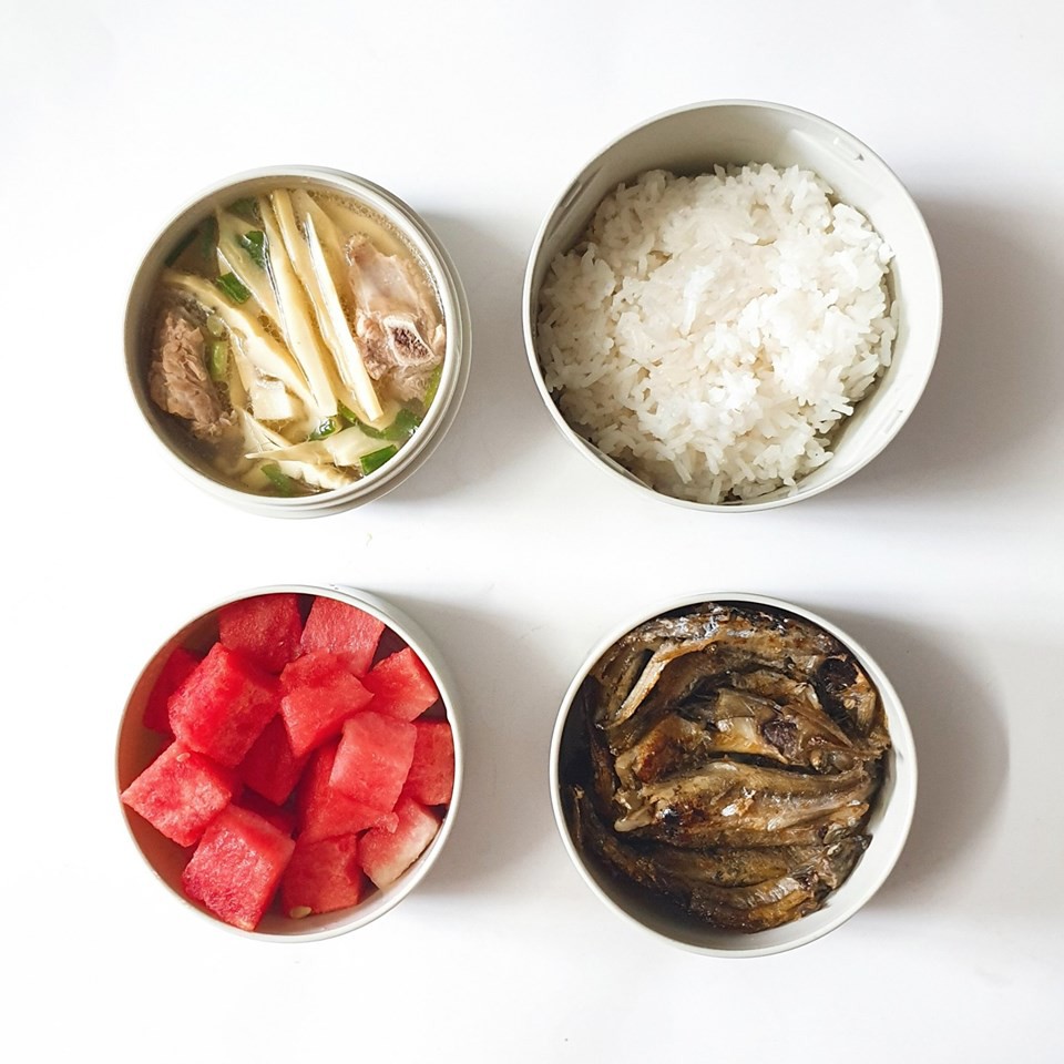 Chỉ với 50k đồng, cô gái trẻ làm ra hàng loạt bữa cơm trưa siêu tinh tế để chồng mang đi làm mỗi ngày-10